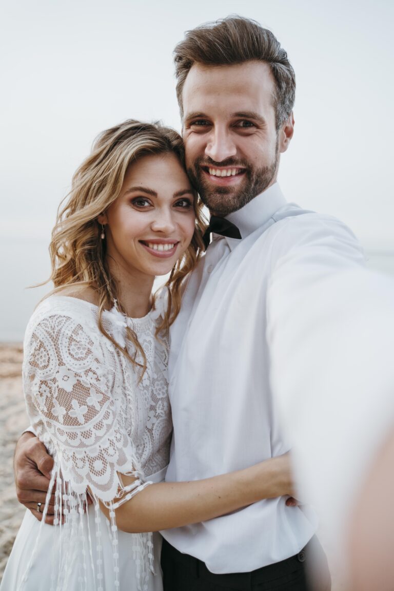 jeunes-maries-ayant-mariage-plage-2